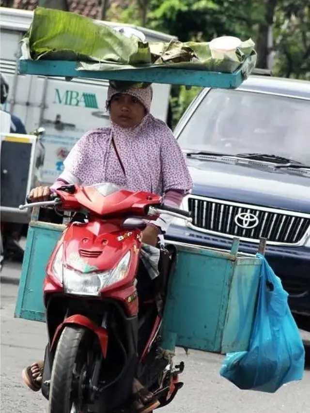 Kumpulan Aksi Ibu-Ibu di Jalan Raya yang Bikin Geregetan (ist)