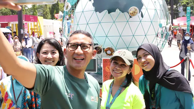 Kunjungan Sandiaga Uno di Festival Jajanan Bango 2022