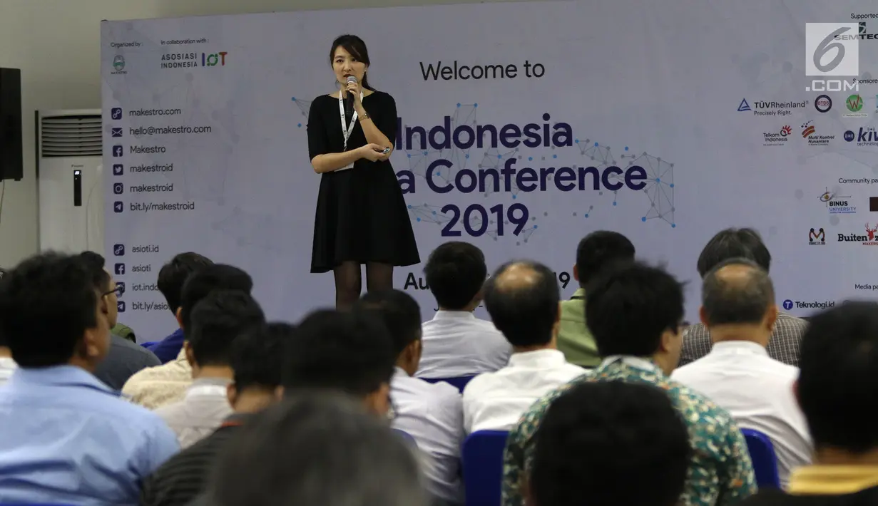 Business Development Manager TUV Grace Yang saat menjadi pembicara dalam Indonesia Long Range Conference (IDLoRaCon) 2019 di Function Hall Emtek City, Jakarta, Rabu (14/8/2019). IDLoRaCon 2019 mempertemukan pegiat teknologi, pelaku industri, dan pengguna teknologi LoRa. (Liputan6.com/HermanZakharia)