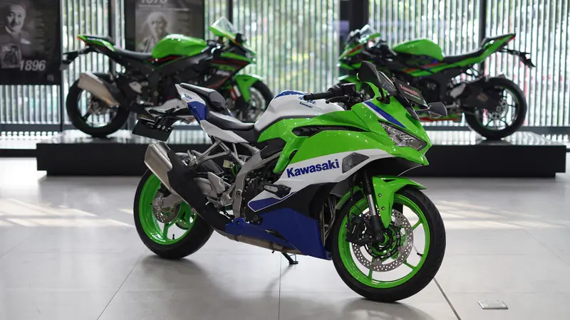 Kawasaki Ninja ZX-25RR seri 40th Anniversary