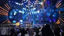 Aksi panggung Aliando Syarief saat tampil di The Biggest Concert di Studio 6 Emtek City, Jakarta, Rabu (26/10). The Biggest Concert  Aliando Syarief bertemakan "Magicaliando". (Liputan6.com/Herman Zakharia)