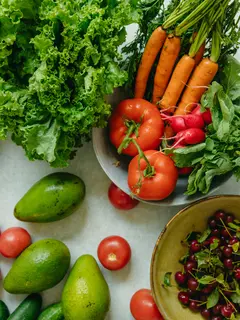 Makanan organik merupakan hasil dari pertanian organik dengan menghindari pestisida sintetis, pupuk kimia, dan organisme hasil rekayasa genetika. (Foto/dok: Pexels/Yaroslav Shuraev)