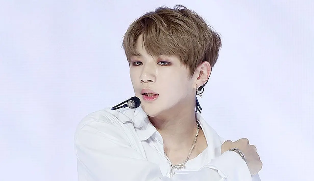 "Aku makan satu dan rasanya sangat enak. Setelah itu aku latihan dan tiba-tiba aku pusing. Jadi aku pingsan dan saat aku bangun, aku sudah berada di UGD," lanjutnya. (Foto: Soompi.com)