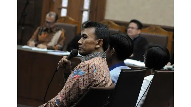 Gubernur Sumatera Utara nonaktif Gatot Pujo Nugroho menjadi saksi untuk terdakwa eks Sekretaris Jenderal Partai Nasdem Patrice Rio Capella. Gatot bersaksi untuk Rio dalam sidang kasus dugaan suap 'pengamanan'‎ terkait perkara dugaan korupsi Dana Bantuan S