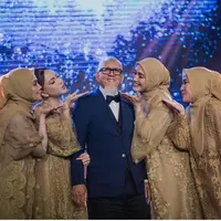 Shandy Aulia Bersama Ketiga Kakak Muslimnya saat Rayakan Ulang Tahun sang Ayah. [@shandyaulia]