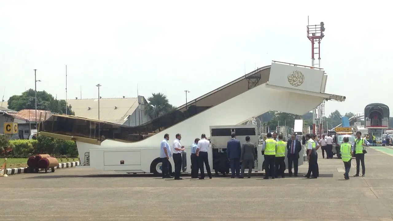 Eskalator pesawat Raja Salman