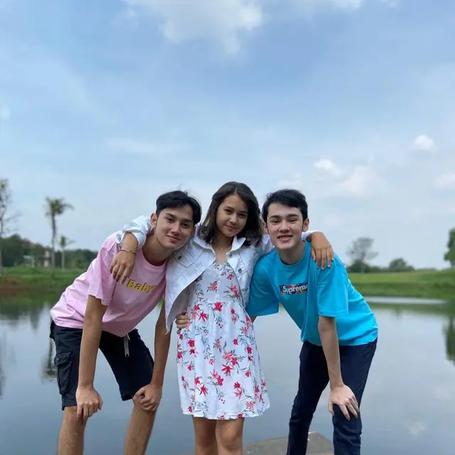 Jadi Saingan Rey Bong, Ini 6 Kebersamaan Sandrinna Michelle dan Clay Gribble