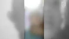 Seorang ayah melakukan aksi gila merekam penyiksaan terhadap anaknya sendiri. Aksi ini dilakukan untuk memaksa istrinya kembali setelah ditinggal selama satu tahun.