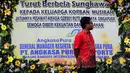 Karangan bunga duka cita mulai berdatangan di Posko Crisis Center Bandara Juanda, Surabaya, Rabu (31/12). (Liputan6.com/Johan Tallo)