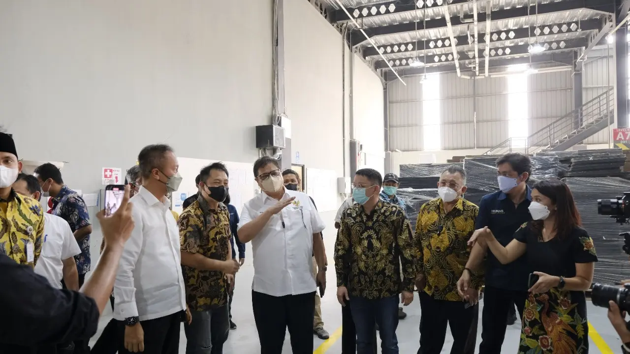 Menteri Koordinator Bidang Perekonomian Airlangga Hartarto selaku Ketua Dewan Nasional KEK dalam kunjungannya ke KIK, Sabtu (23/7/2022).