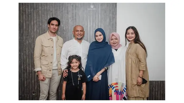 7 Gaya Penampilan Syifa Hadju saat Pakai Hijab, Banjir Pujian