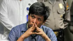 Bupati Ogan Ilir, Ahmad Wazir Noviadi ditetapkan BNN positif menggunakan narkoba, Jakarta, Senin (14/3/2016). Selain Bupati tersebut, empat orang lainnya yang ditangkap juga dinyatakan positif menggunakan narkoba. (Liputan6.com/Yoppy Renato)