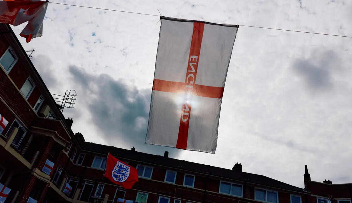 Pencapaian terbaik The Three Lions adalah Euro 2020 yang digelar di 2021. Saat itu mereka mencapai final namun kalah adu penalti dari Italia. (BENJAMIN CREMEL / AFP)