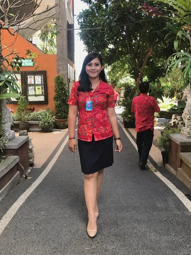 Guru SMP Cantik asal Bali Ini Bikin Siswanya Betah di Kelas