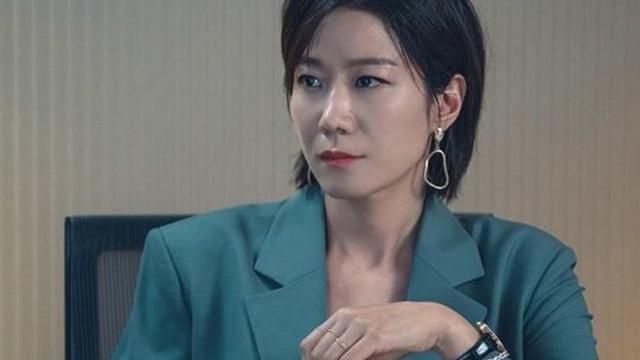 Jeon Hye Jin, istri mendiang Lee Sun Kyun dalam drakor Search WWW. (tvN via Soompi)