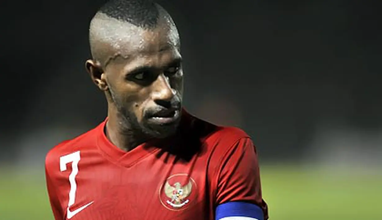 Penyerang Timnas Boaz Solossa saat berlaga melawan Turkmenistan pada leg kedua kualifikasi PD 2014 putaran kedua di Stadion Utama Gelora Bung Karno, Jakarta, Kamis (28/7).FOTO ANTARA/Ismar Patrizki