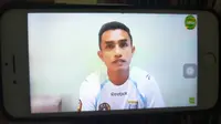 Agustiar Batubara, pesepak bola yang kini menjadi Satpol PP Surabaya. (Bola.com.Abdi Satria)