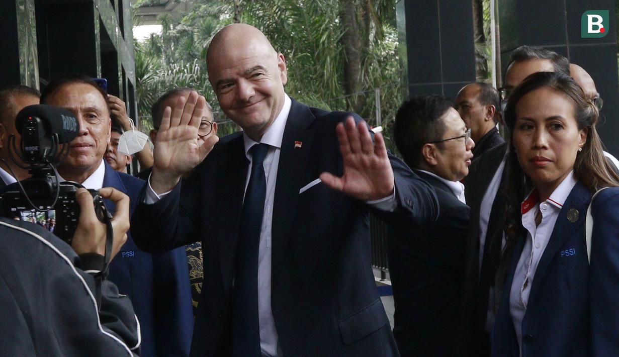 <p>Presiden PSSI, Gianni Infantino tiba di Kantor PSSI pada Senin (18/10/202). Ia sebelumnya bertemu dengan Presiden Joko Widodo di Istana Merdeka. (Bola.com/M Iqbal Ichsan)</p>