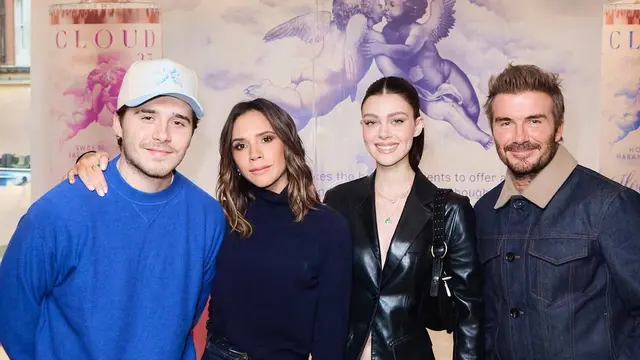 Gaya Fashionanble Victoria Beckham dan Nicola Peltz saat Bersama. [@nicolaannepeltzbeckham]