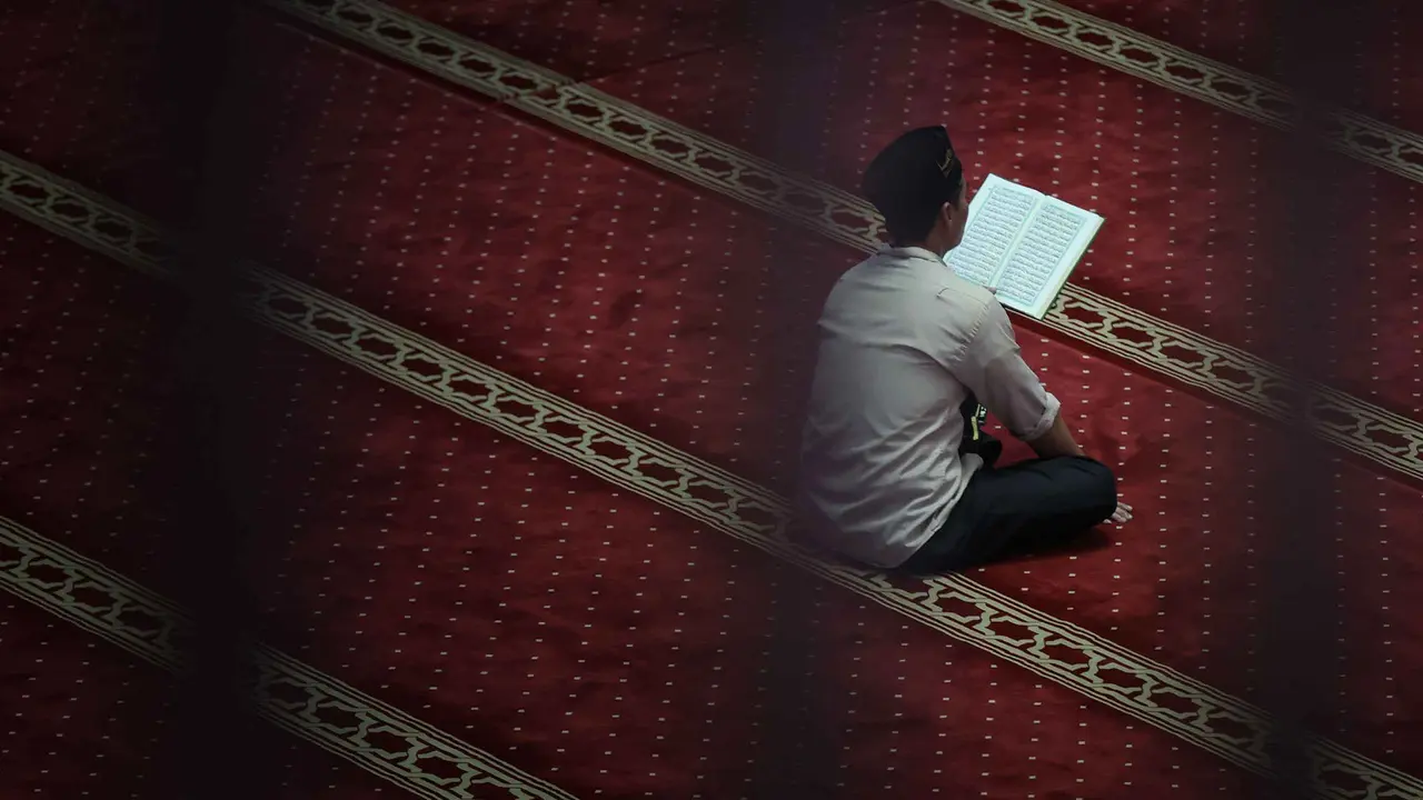 Tadarus, Salah Satu Kegiatan Umat Muslim untuk Meningkatkan Iman Selama Ramadan