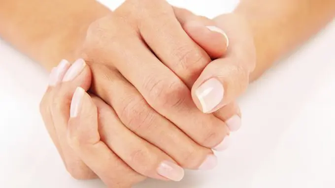 Kuku kuning bikin penampilan kurang cantik/copyright: thinkstockphotos.com