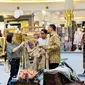 Keseruan Hari Batik Nasional, dirayakan di kawasan Tangerang. Bahkan, ada 15 gerai batik dari berbagai daerah khas Indonesia, yang unjuk karya dalam memperingati Hari Batik Nasional, Senin (2/10/2023).