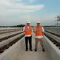 Menhub RI Budi Karya Sumadi berpose seusai meninjau LRT Zona 1 Palembang (Liputan6.com / Nefri Inge)