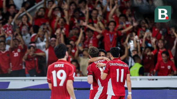 <p>Pemain Timnas Indonesia, Ole Romeny dan Marselino Ferdinan, melakukan selebrasi setelah mencetak gol ke gawang Bahrain pada laga kedelapan putaran ketiga Grup C kualifikasi Piala Dunia 2026 di Stadion Utama Gelora Bung Karno, Jakarta, Selasa (25/3/2025) malam WIB. (Bola.com/Bagaskara Lazuardi)</p>
