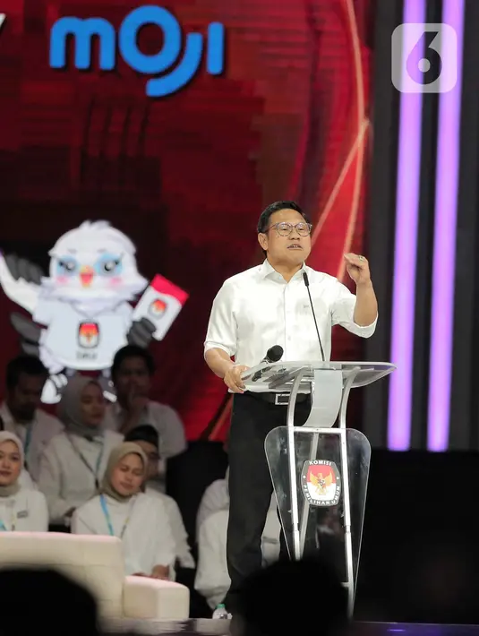 Calon Wakil Presiden nomor urut 1, Muhaimin Iskandar saat debat keempat Capres-Cawapres Pemilu 2024 di Jakarta Convention Center (JCC), Jakarta. (Liputan6.com/Angga Yuniar)