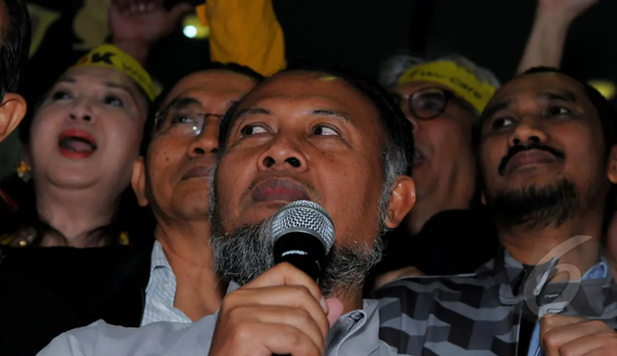 Bambang Widjojanto meminta kepada civitas akademika dan seluruh rakyat Indonesia untuk melawan kriminalisasi kepada KPK, Jakarta, Rabu (18/2/2015). (Liputan6.com/Faisal R Syam)