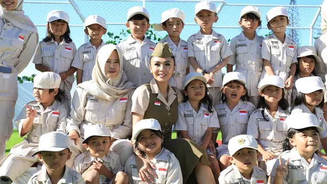 Yuni Shara gelar upacara bendera di PAUD miliknya (Instagram/yunishara36)