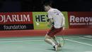 Pebulutangkis Indonesia, Kevin Sanjaya, mengembalikan kok saat melawan wakil Jepang, Takuto Inoue/Yuki Kaneko pada final Indonesia Open di Istora Senayan, Minggu, (8/6/2018). Kevin/Marcus menang 21-13 dan 21-16. (Bola.com/M Iqbal Ichsan)