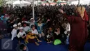 Sejumlah anak yatim piatu mengikuti buka bersama SCTV - Indosiar dan Yayasan Peduli Anak Indonesia (Pena) di Taman Impian Jaya Ancol, Jakarta, Selasa (21/6). Acara ini mengundang 1.000 anak yatim piatu dari 19 panti asuhan. (Liputan6.com/Johan Tallo)