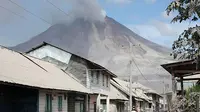 Dahsyat! NASA Bidik Semburan Asap Sinabung dari Luar Angkasa