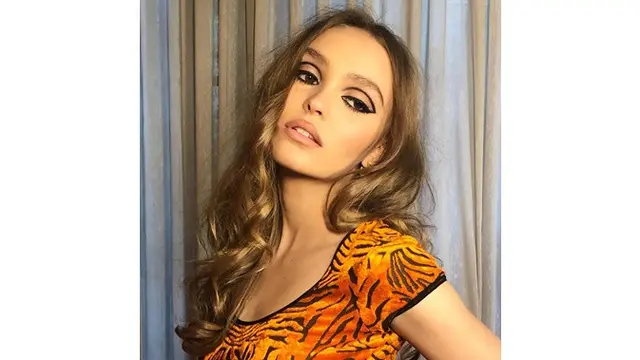 7 Potret Terbaru Lily Rose Depp, Putri Johnny Depp yang Mulai Beranjak Dewasa