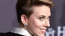 Scarlett Johansson dan Romain Dauriac dikabarkan bercerai setelah menjalani bahtera rumah tangga selama dua tahun dan memiliki seorang anak bernama Rose Dorothy yang kini juga berusia dua tahun. (AFP/Bintang.com)