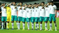 Seperti mendapat durian runtuh, Timnas Indonesia U-17 yang sebelumnya gagal lolos ke Piala Asia U-17 untuk memperebutkan tiket ke Piala Dunia U-17 akhirnya justru akan menjadi salah satu peserta putaran final Piala Dunia U-17. Kepastian itu didapat setelah FIFA memutuskan Indonesia akan menjadi tuan rumah ajang Piala Dunia U-17 2023 menggantikan Peru yang dinilai tidak siap dari segi infrastruktur. Skuad Timnas Indonesia U-17 pun menyambut gembira keputusan ini. Seperti 5 pemain berikut ini yang diprediksi akan menjadi andalan dan dinantikan aksinya dalam ajang dua tahunan yang terakhir kali diadakan pada 2019 di Brasil. (Bola.com/M Iqbal Ichsan)