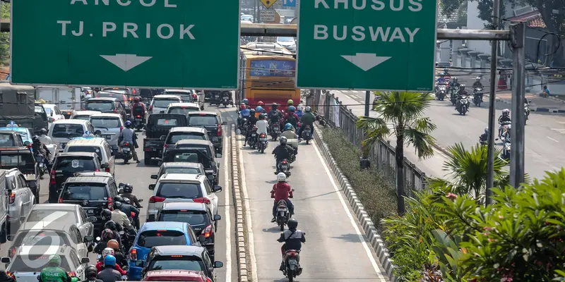 Pengendara Masih Bandel, Pemprov DKI Akan Tinggikan Jalur Transjakarta