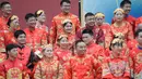Para mempelai pria dan wanita mengikuti pernikahan massal bergaya China di Changsha, Provinsi Hunan, China, 25 September 2020. Sebanyak 71 pasangan resmi menjadi suami-istri usai mengikuti upacara pernikahan tradisional dalam acara nikah massal. (Xinhua/Chen Zhenhai)
