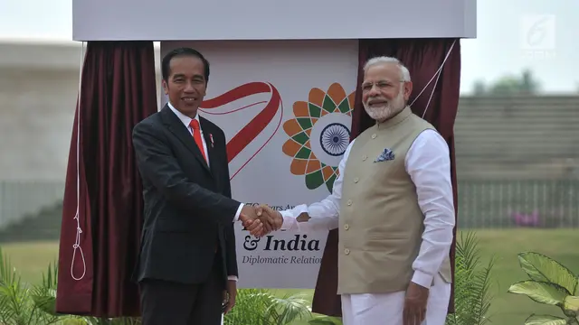 Jokowi dan PM Modi Main Layang-Layang di Monas