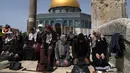 Pasukan Israel menutup jalur akses utama ke masjid dan mengerahkan lebih dari 2.300 tentara di gerbang Kompleks Masjid Al Aqsa dan Kota Tua. (AP Photo/Mahmoud Illean)