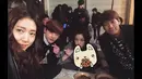 Keseruan Park Shin Hye saat beradu akting bersama rekan-rekannya, termasuk Lee Jong Suk, Kim Young Kwang, dan Lee Yoo Bi, terlihat di akun media sosial Instagram miliknya. (instagram.com/ssinz7)