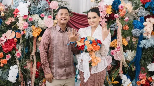 Momen Lamaran Dustin Tiffani dan Ditha Rizky Amalia, Selangkah Menuju Pelaminan