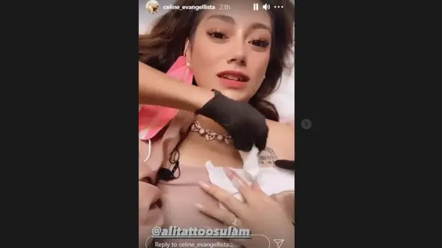 Celine Evangelista menghapus tato