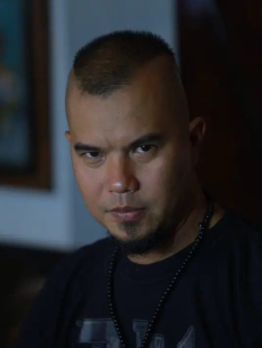 Ahmad Dhani membantah kalau Mulan Jameela penyebab retaknya rumah tangga Dhani dengan Maia. Maia Estianty yang telah memberikan tiga anak itu ditalak pentolan Dewa 19 itu lewat SMS. (Galih W. Satria/Bintang.com)