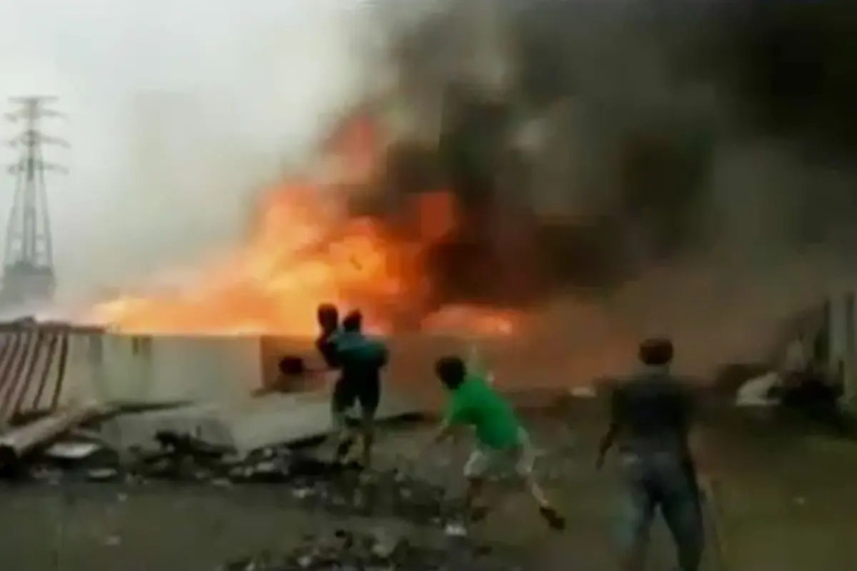 Bangunan-Liar-Terbakar