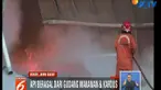 Api dengan mudah menjalar pada bangunan seluas 1.000 meter ini karena material dan isi gudang yang mudah terbakar.