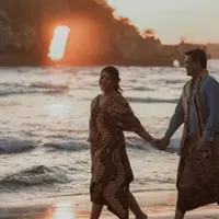 Kabar bahagia datang dari putri Joko Widodo, Kahiyang Ayu, yang menikah dengan Bobby Nasution pada 8 November 2017 lalu.