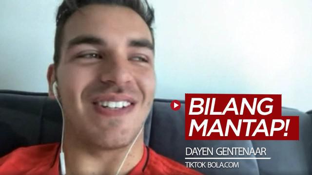 Berita video TikTok Bola.com kali ini menghadirkan Dayen Gentenaar, anak dari eks kiper Borussia Dortmund, yang menunjukkan dirinya bisa mengucapkan beberapa kata dalam bahasa Indonesia.