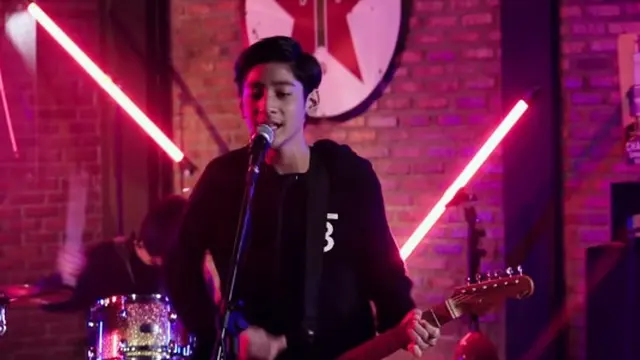 6 Potret Kenzy Putra Kedua Andre Taulany Saat Nge-Band